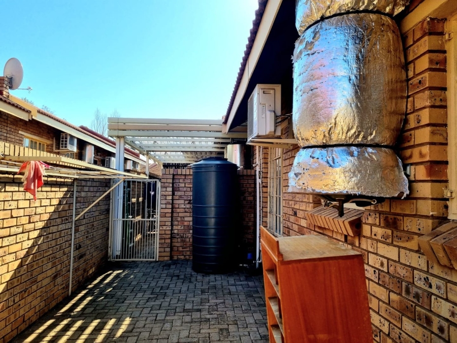 2 Bedroom Property for Sale in Minerva Gardens Northern Cape